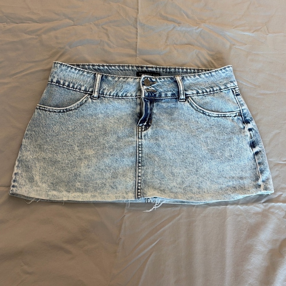 Sincerely Jules Denim Mini Skirt 27 Acid Wash Y2K Low Rise Raw Hem